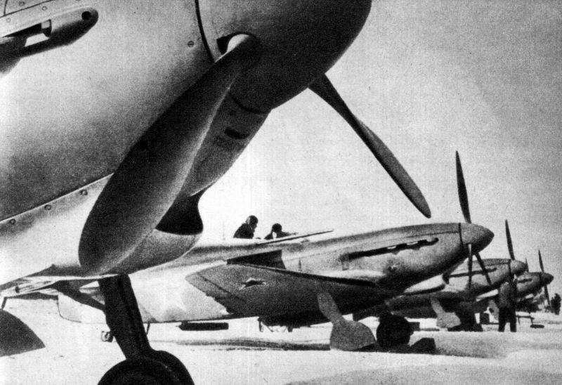 Истребители Як-9 на авиационном заводе № 153 Новосибирска. 1945 г. 