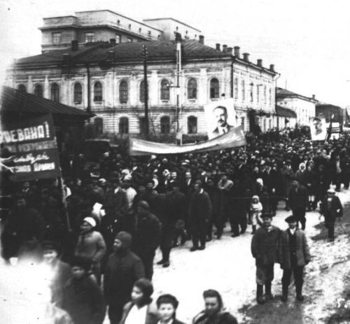 Празднование Дня Победы на улицах Челябинска. Май 1945 г.