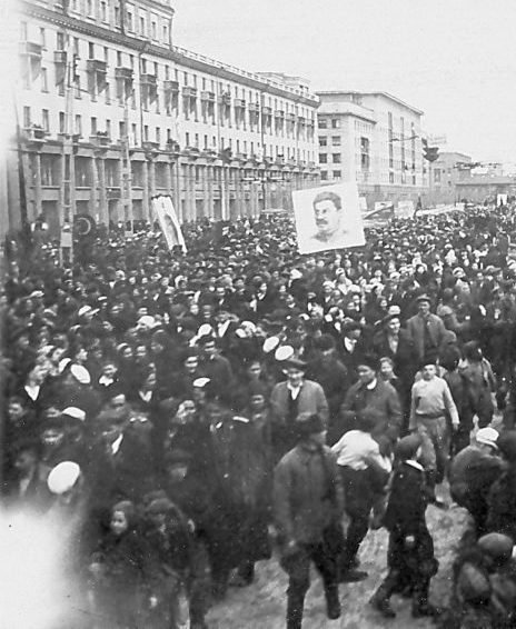 Празднование Дня Победы на улицах Челябинска. Май 1945 г. 