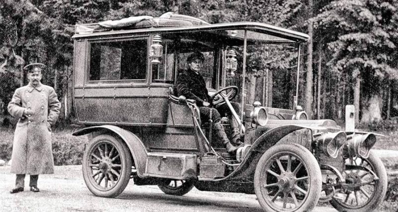 Испытания 6-местного штабного автобуса французской марки «Mors» в учебной автомобильной роте. Окрестности Петербурга, 1910 г.