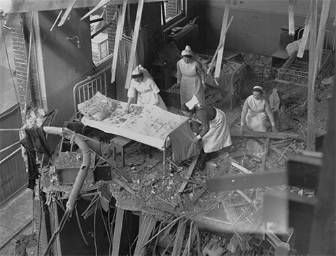 Разбомбленный госпиталь. 1941 г. 