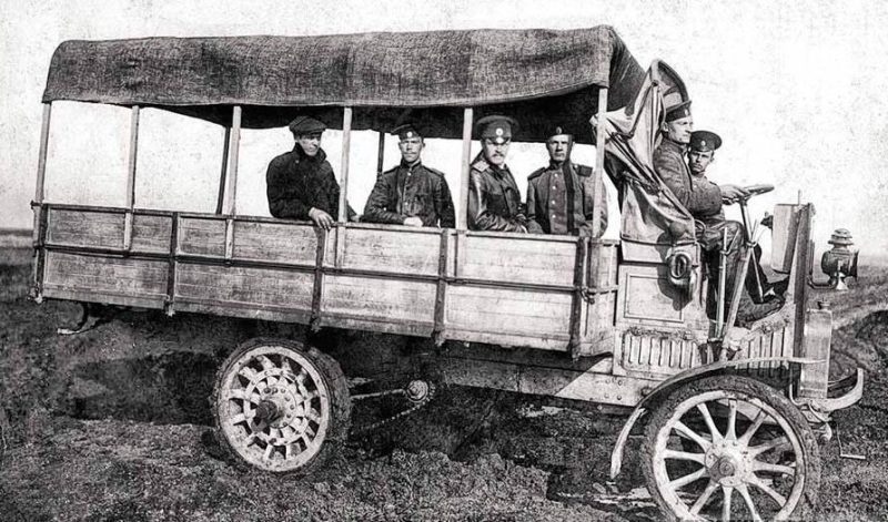 Французский грузовик «Panhard et Levassor» в офицерской школе авиации. Севастополь, 1912 г.