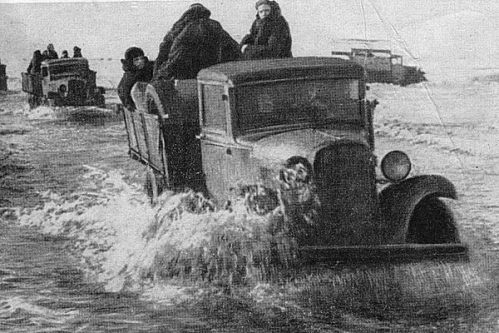 Эвакуация ленинградцев через Ладогу.