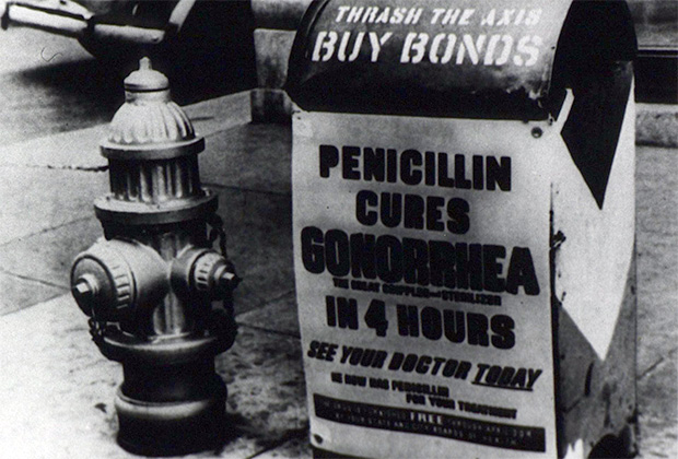 Самый известный американский рекламный плакат пенициллина, обращенный к солдатам армии США - «Пенициллин лечит от гонореи за четыре часа». 