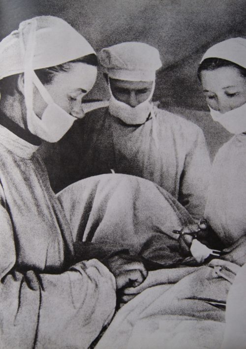 Хирурги в полевом госпитале. 1941 г.