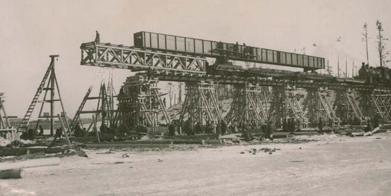 Строительство моста через Печору.