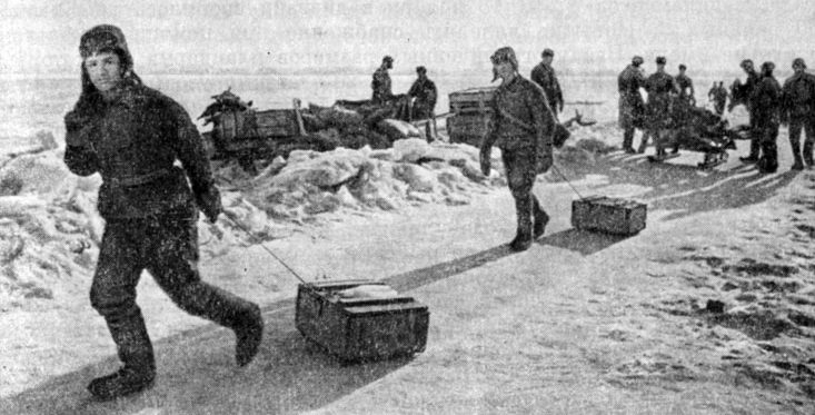 Доставка боеприпасов на передовую под Сталинградом.