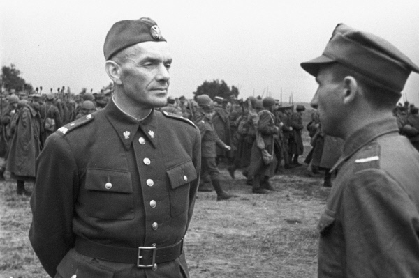 Польские военнослужащие в униформе, пошитой в Советском Союзе. 