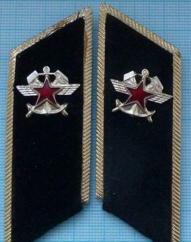 Петлицы униформы военнослужащих Железнодорожных войск.