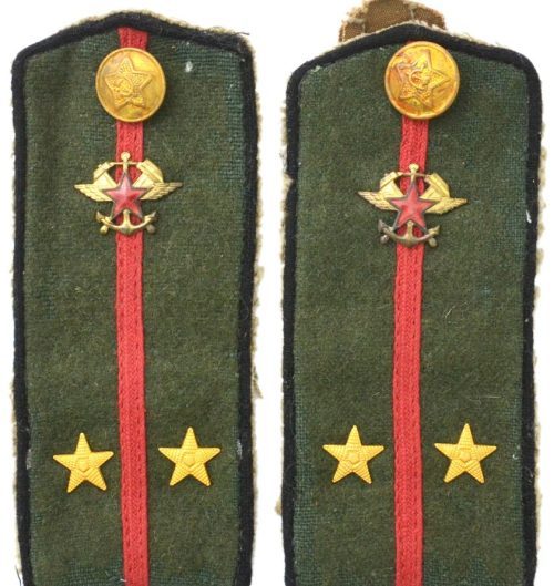 Погоны полевые лейтенанта ВОСО образца 1943 года.