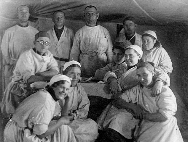 Персонал госпиталя 43-й армии. Ноябрь 1942 г. 