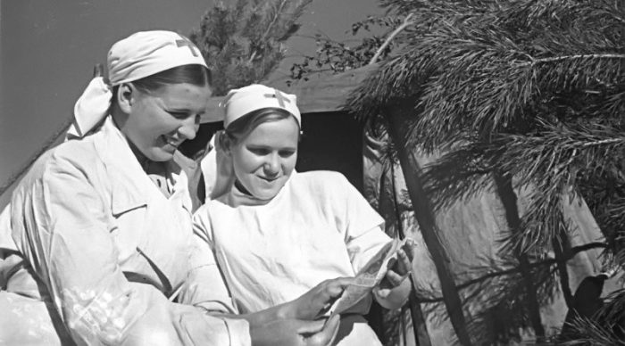 Медсестры медсанбата. 1943 г. 