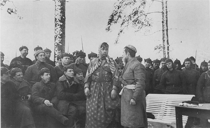 Выступление артистов Краснознаменного Балтийского флота перед бойцами на Карельском перешейке. 1940 г. 