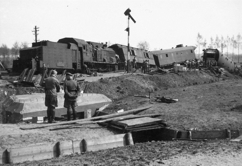 Бронепоезд «Panzer Zug №1», сошедший с рельсов. Голландия 1940 г.