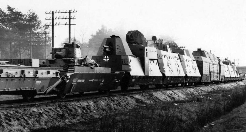 Бронепоезд «Panzerzug 61» с бронированным локомотивом BR42. 1941 г.
