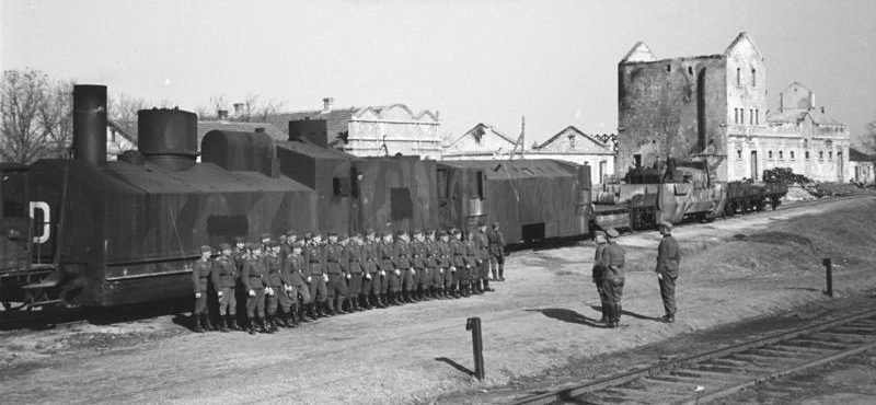 Бронепоезд в Крыму. 1942 г.