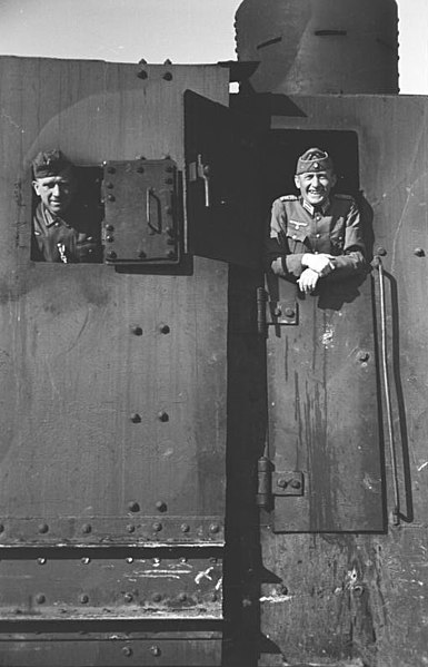 Бронепоезд в Крыму. 1942 г.