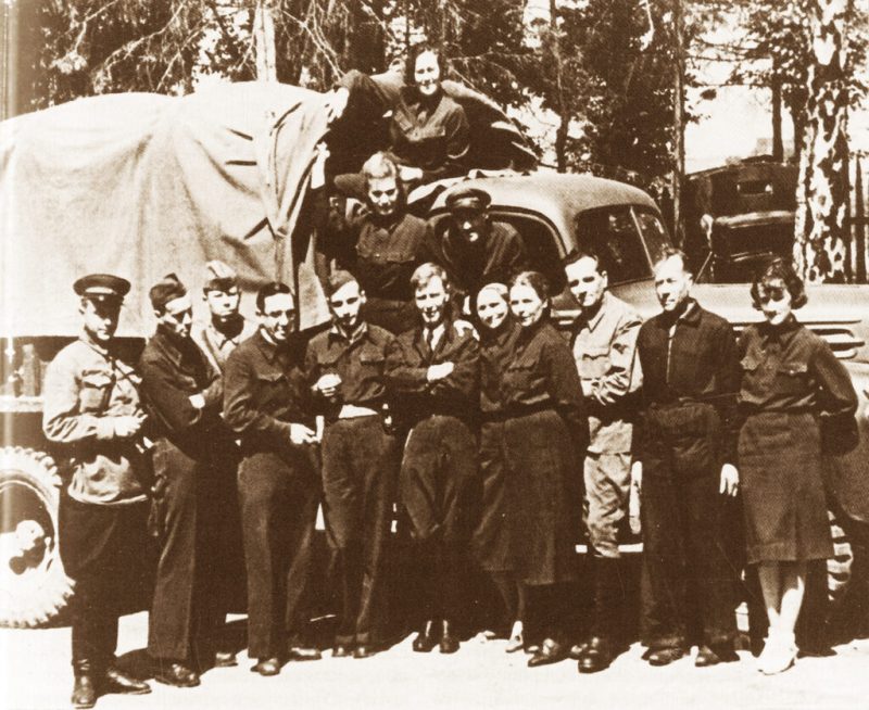 Фронтовая бригада Центрального Театра кукол имени Образцова. 1942 г.