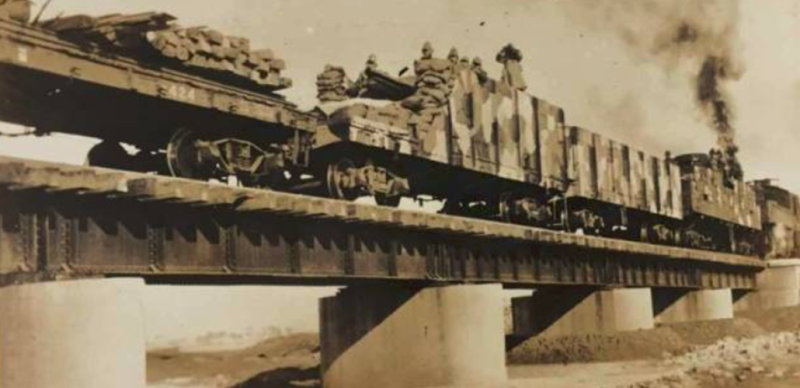 Импровизированный японский бронепоезд в Китае. 1931 г.