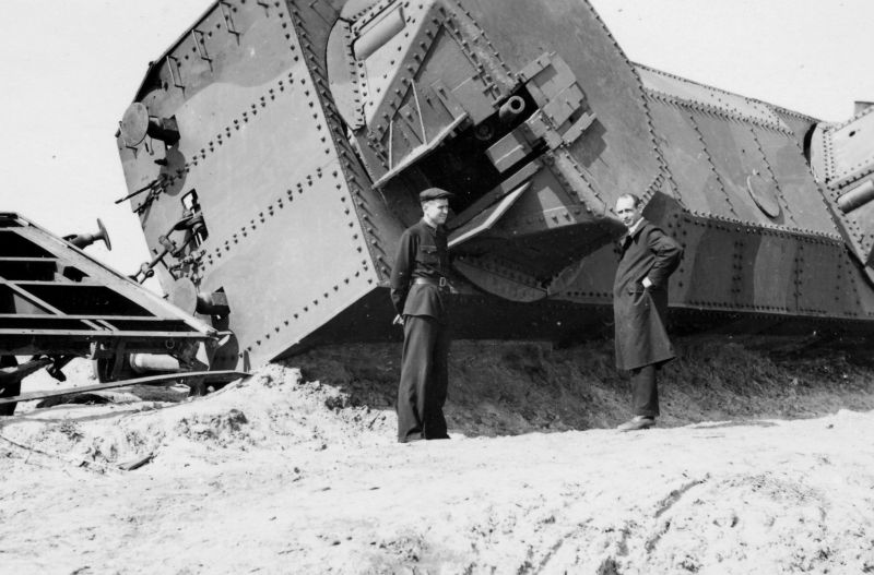 Уничтоженный бронепоезд «Маршал Буденный» в районе станции. 1941 г.