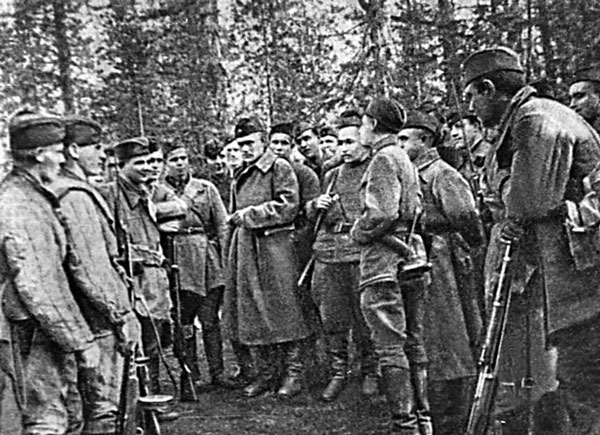 Группа пограничников перед выходом на боевое задание. Карельский фронт. Осень 1941 г.