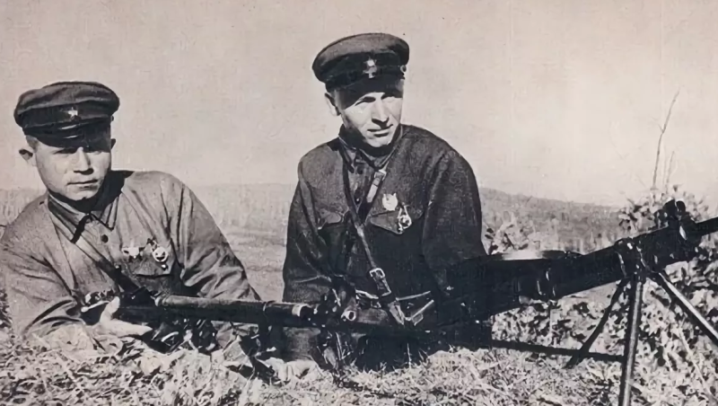 Пограничники на боевой позиции. 1942 г.