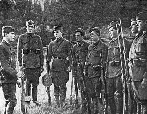 Группа пограничников перед выходом в тыл противника. Карельский фронт. 1942 г.