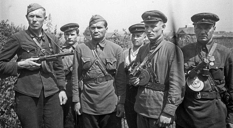 Пограничники среди белорусских партизан. 1943 г. 