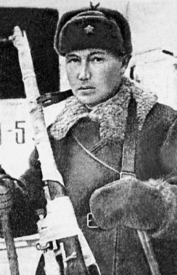 Снайпер 104-го погранполка А. И. Трусов. Ленинградский фронт, 1944 г.