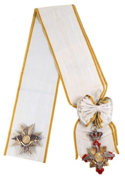 Знак и звезда ордена Кароля I на чрезплечной ленте Кавалера Большого креста.