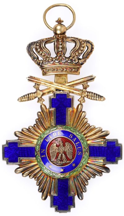 Аверс и реверс знака ордена «Звезда Румынии» с мечами до 1932 года.