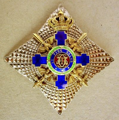 Звезда Крест I класса ордена «Звезда Румынии» с мечами.