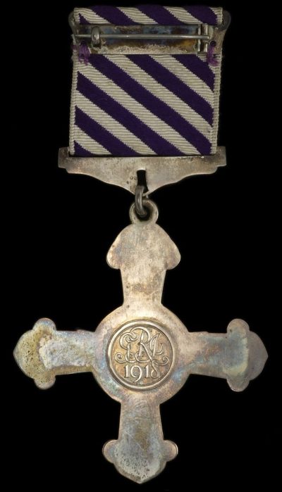 Аверс и реверс креста «За выдающиеся летные заслуги».