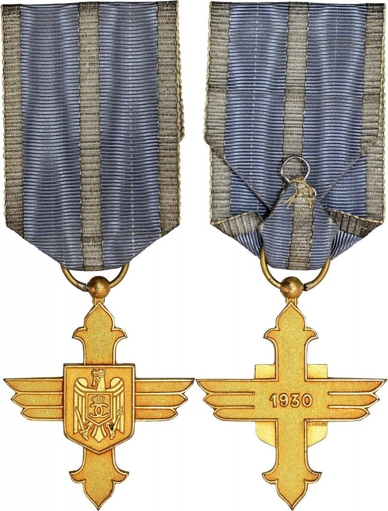 Аверс и реверс «Золотого креста» ордена «Авиационная доблесть». 
