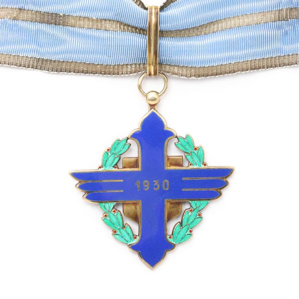 Аверс и реверс знака Командора ордена «Авиационная доблесть». 