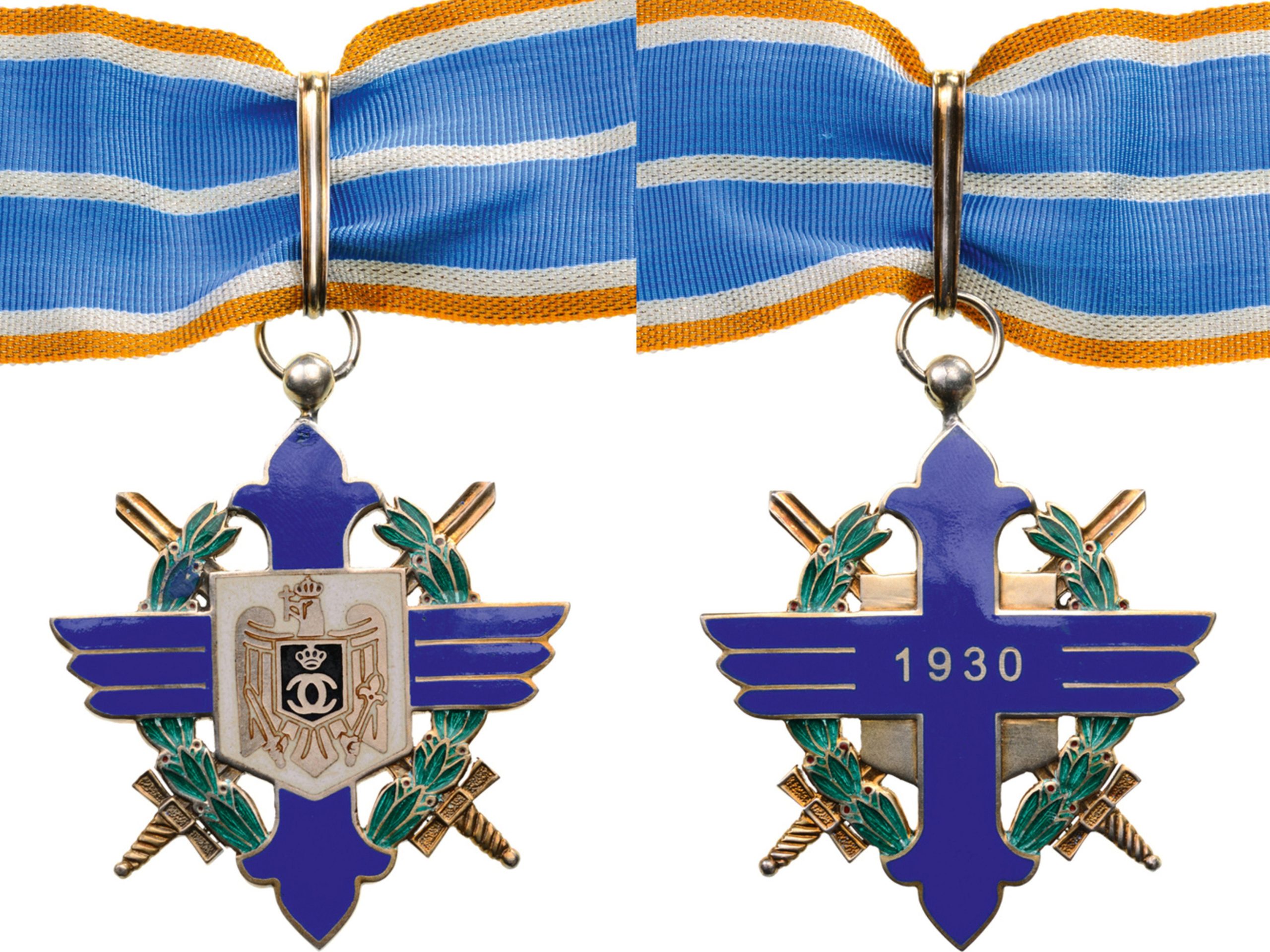 Аверс и реверс знака Командора ордена «Авиационная доблесть» с мечами. 