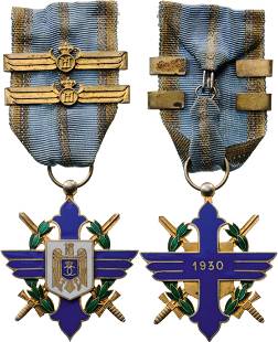 Аверс и реверс знака Офицера ордена «Авиационная доблесть» с мечами и планками. 
