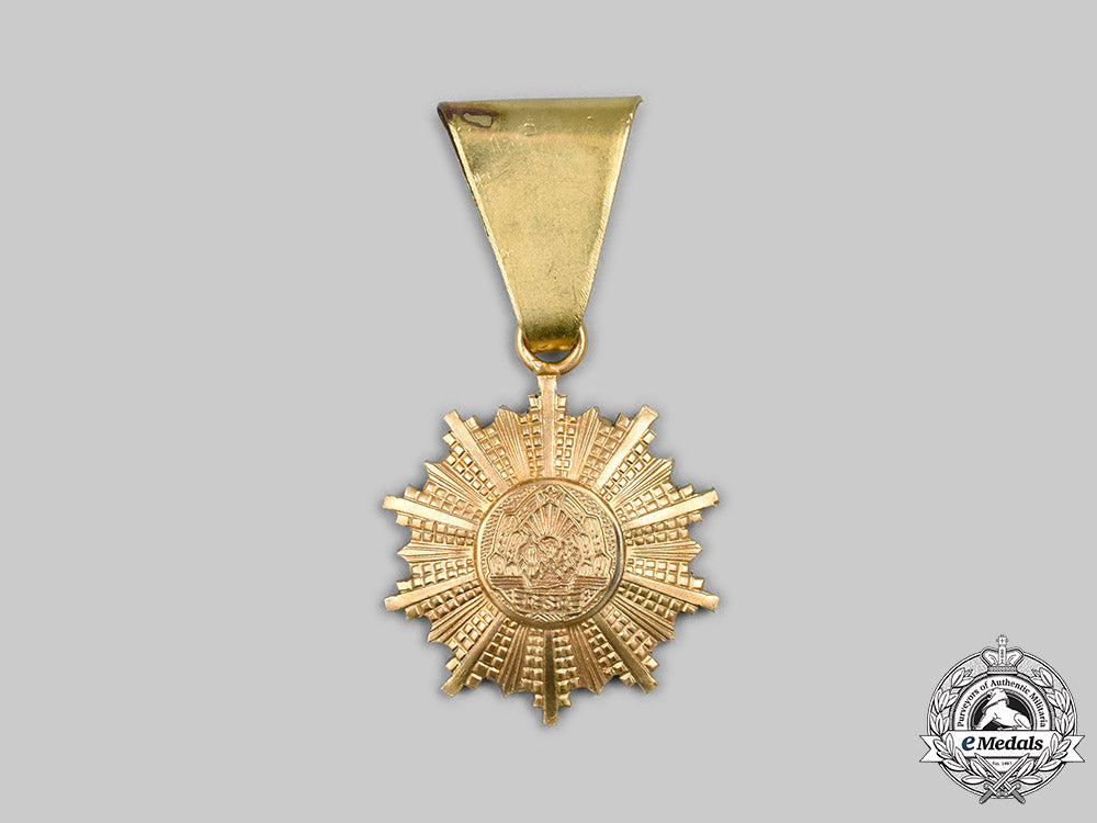 Знак орден «23 августа» 1-й степени для ношения на чрезплечной ленте.