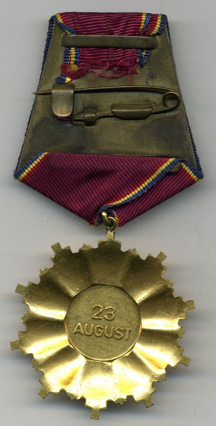 Аверс и реверс ордена «23 августа» 3-й степени.
