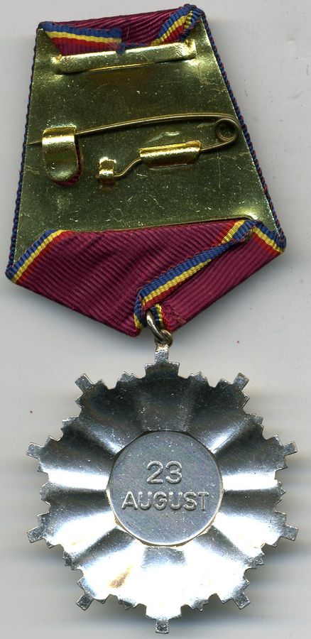 Аверс и реверс ордена «23 августа» 4-й степени.