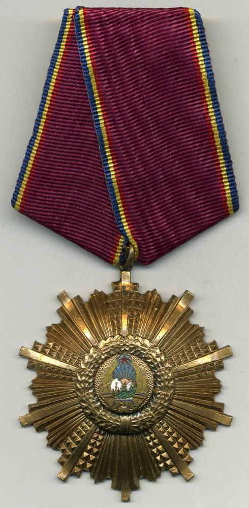 Аверс и реверс ордена «23 августа» 5-й степени.