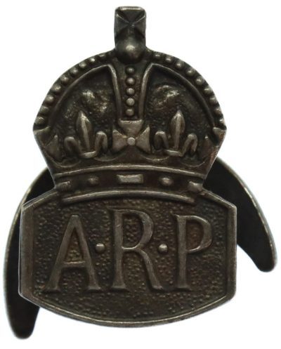 Нагрудный знак ARP «Меры предосторожности при воздушных налетах».