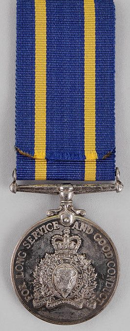 Аверс и реверс «Медали за выслугу лет Королевской канадской конной полиции».
