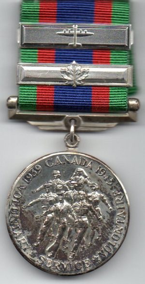 Медаль канадской добровольческой службы и планка «За управления бомбардировщиком».