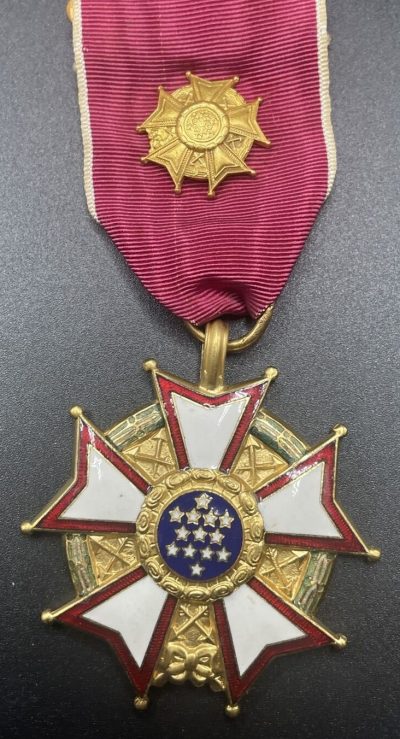 Знак Офицера ордена «Легион почёта».