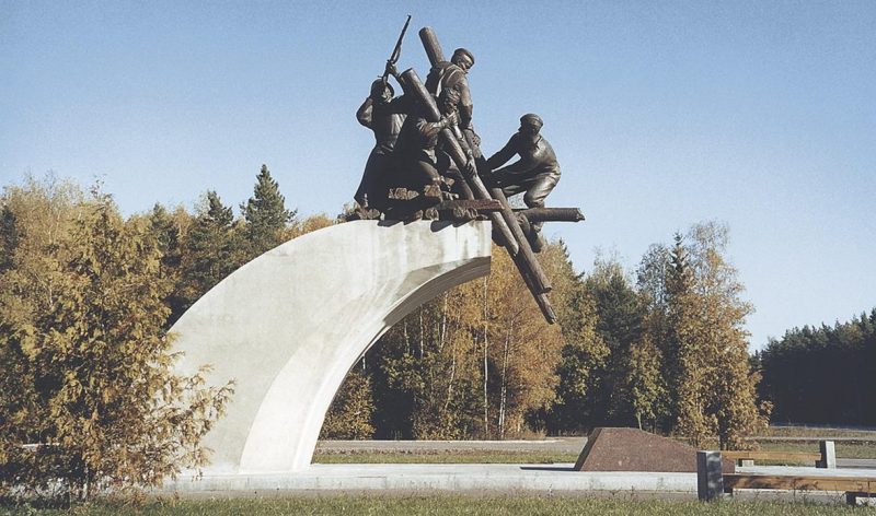 Памятник «Воинам-дорожникам».