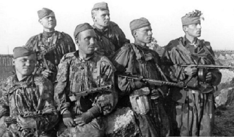 Бойцы Отдельной мотострелковой бригада особого назначения НКВД (ОМСБОН).