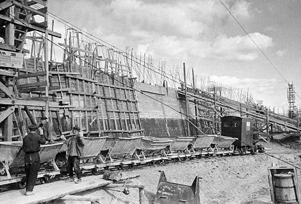 Строительство канала Москва-Волга заключенными ГУЛАГа. 1937 г.