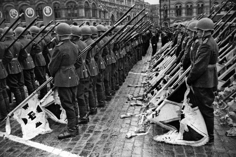 Сводный батальон НКВД на параде Победы 24 июня 1945 года в Москве.