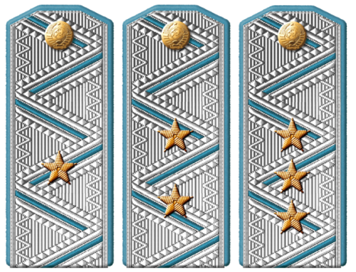 Примеры погон милиции: Комиссар милиции 3-го ранга, Комиссар милиции 2-го ранга, Комиссар милиции 1-го ранга.
